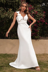 Weißes ärmelloses formelles Abendkleid